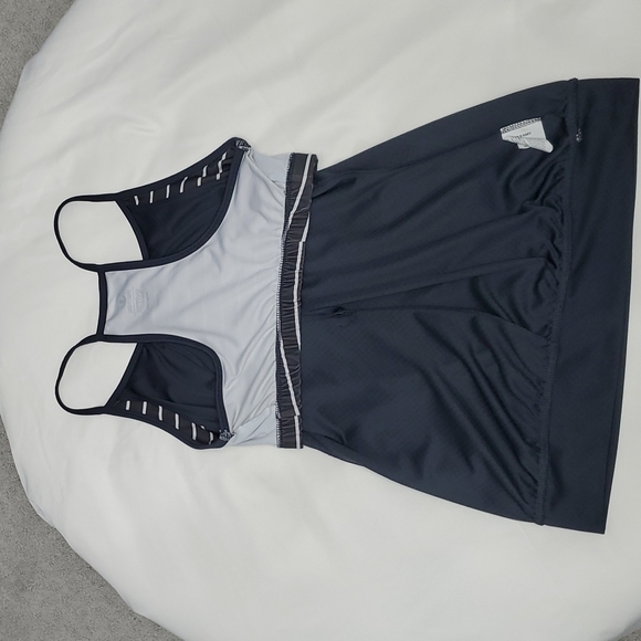 Old navy active loose fit tank - Picture 5 of 7